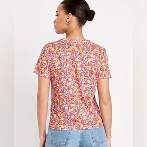 💚  2/$15 Old Navy Multicolor Floral Tee